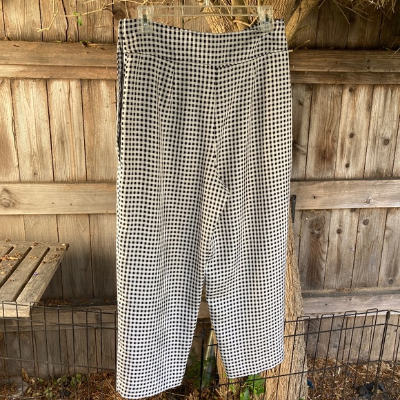 Black and White Cropped Pants by Club Monaco - Picture 7 of 9